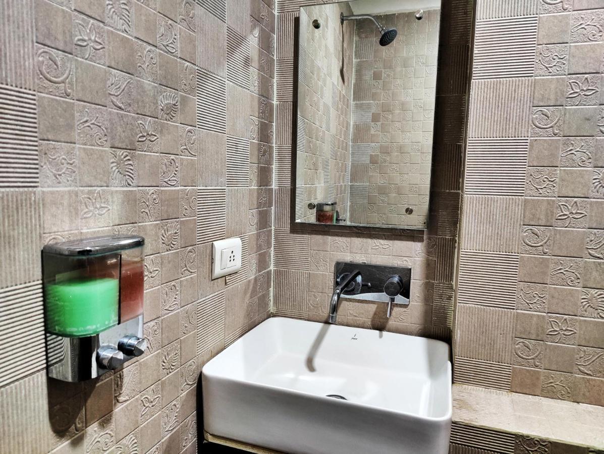 Hotel 21 Next To Chd Railway Station Chandigarh Bagian luar foto