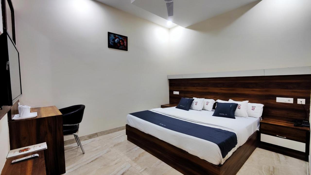 Hotel 21 Next To Chd Railway Station Chandigarh Bagian luar foto