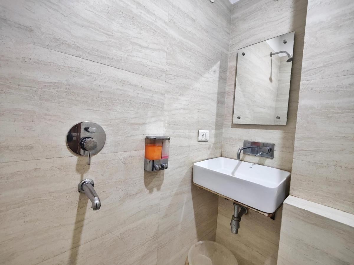 Hotel 21 Next To Chd Railway Station Chandigarh Bagian luar foto
