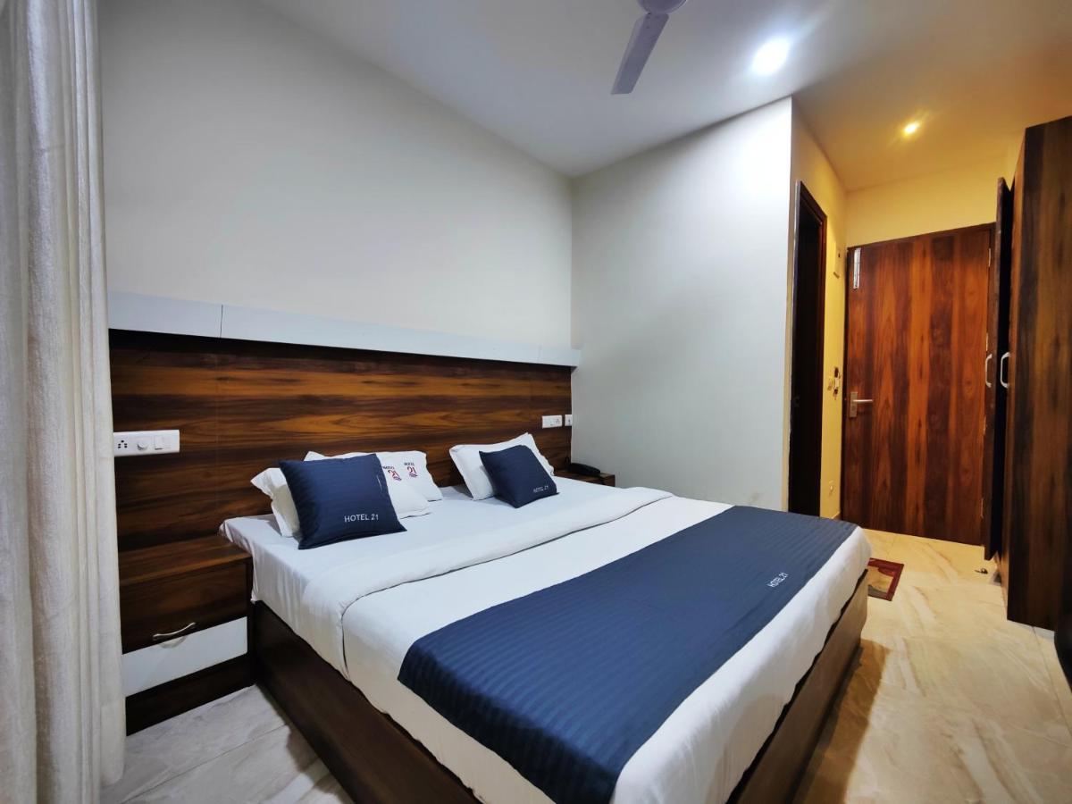Hotel 21 Next To Chd Railway Station Chandigarh Bagian luar foto